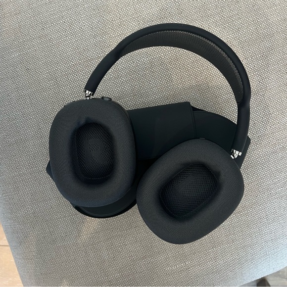 Apple AirPods Max - Picture 3 of 3